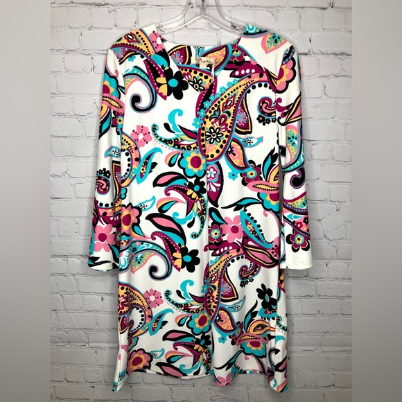 Aryeh Dresses & Skirts - NWT Aryeh White Paisley Retro Print Short Dress V Neck 3/4 Sleeve Size Medium